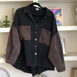 Lightweight button down Jean shacket w/ animal print EUC size L